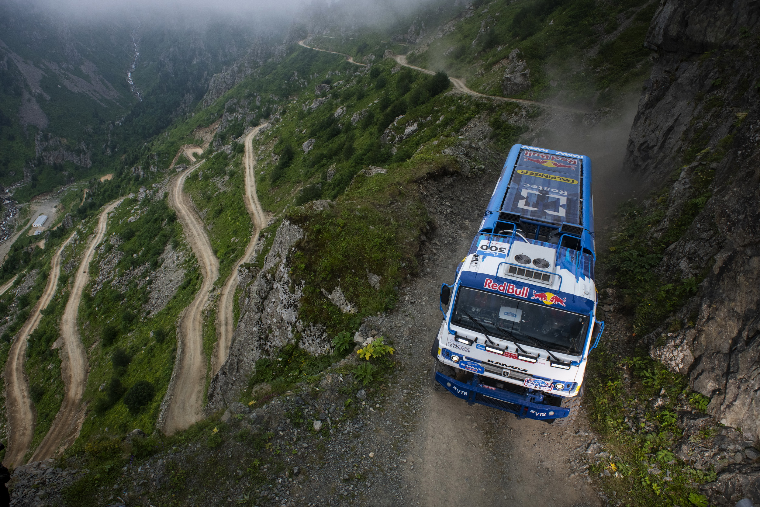 КАМАЗ-мастер: A BREATHTAKING RACE ON D915 – ONE OF THE MOST DANGEROUS ROADS IN THE WORLD.